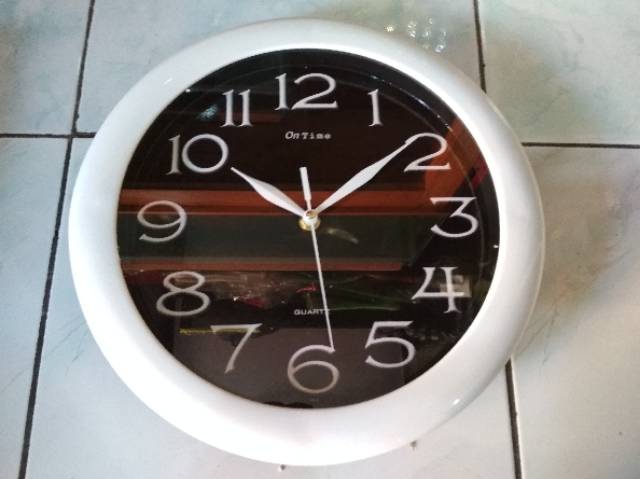 Jam dinding custem