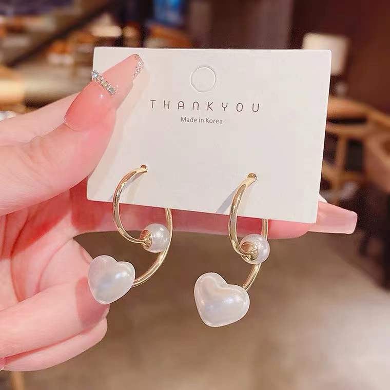 Anting Bentuk Hati Aksen Mutiara Gaya Simple