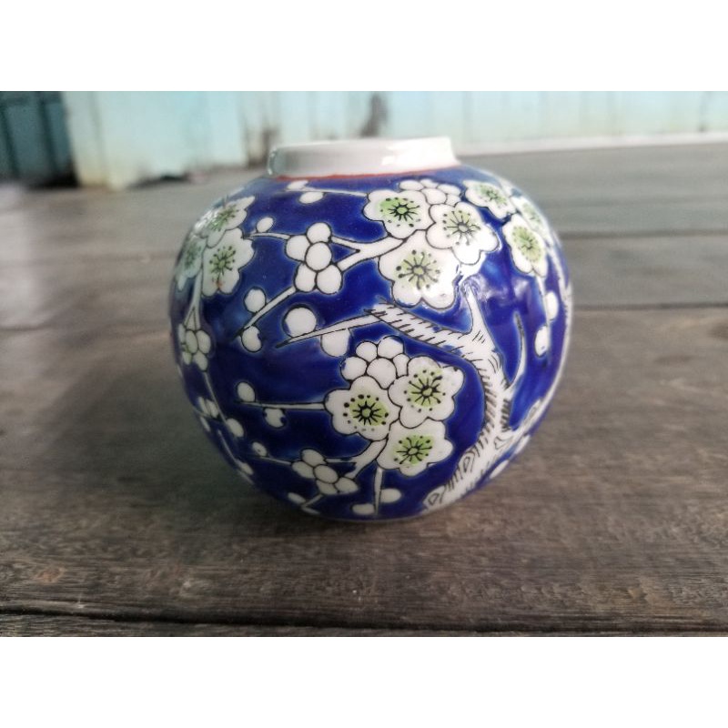 guci kecil motif bunga timbul
