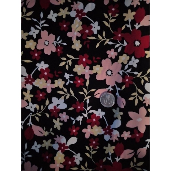 0,5meter Kain Bahan Woolpeach Wolfis Hitam motif Bunga