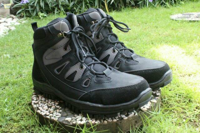 DISC 50% SEPATU GUNUNG BLACKMASTER TRACKING