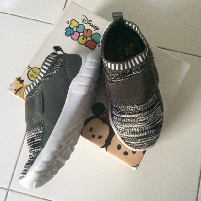 Preloved sepatu Disney tsum tsum