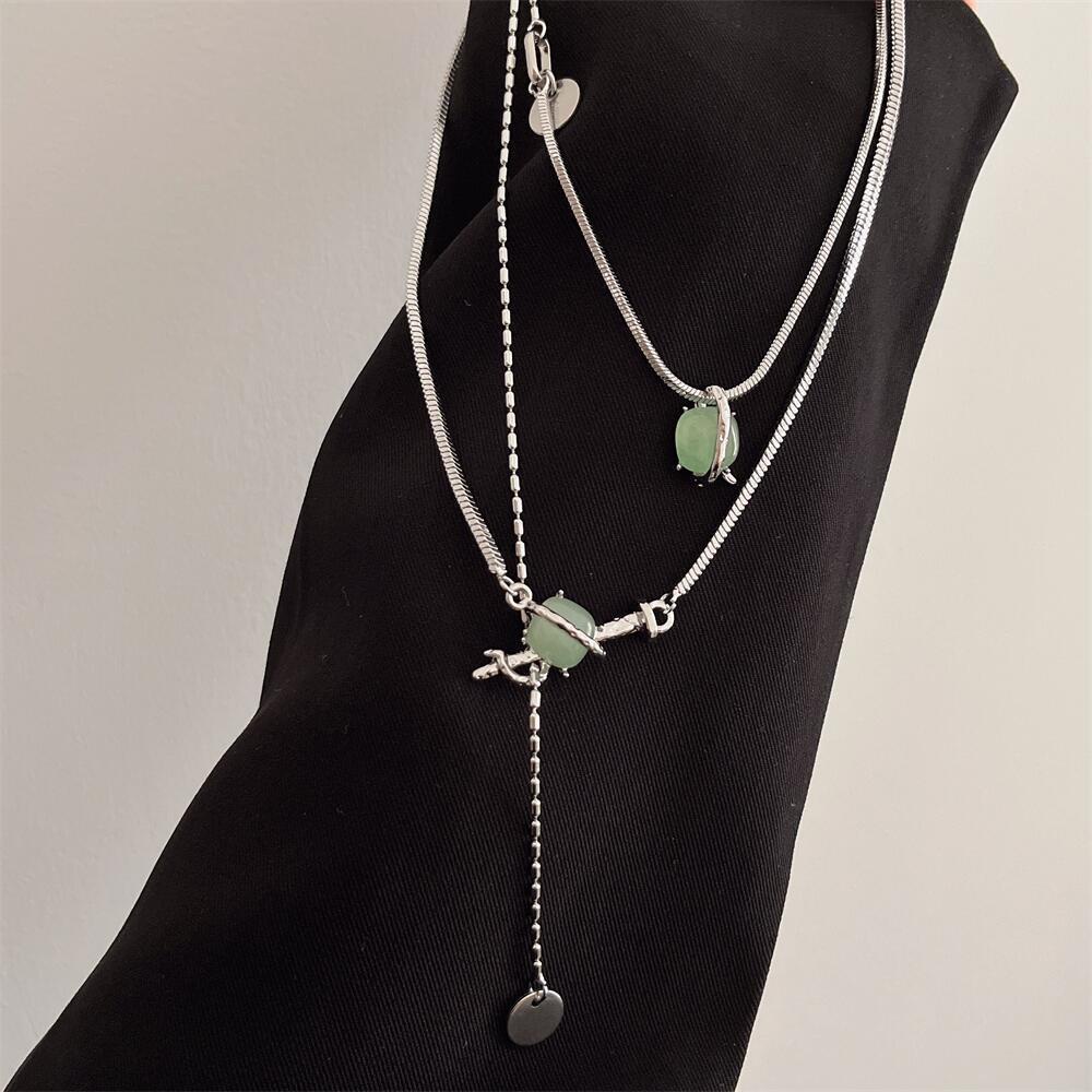 Kalung Rantai Clavicle Trendy Dengan Liontin Emerald Untuk Wanita