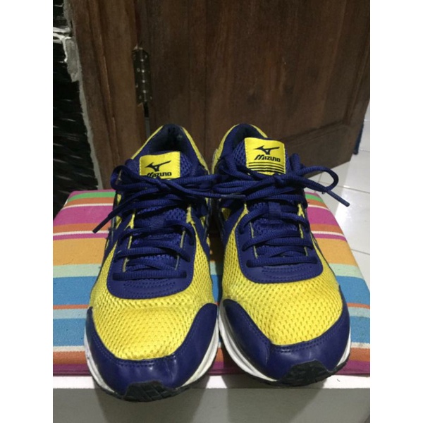 sepatu second mizuno