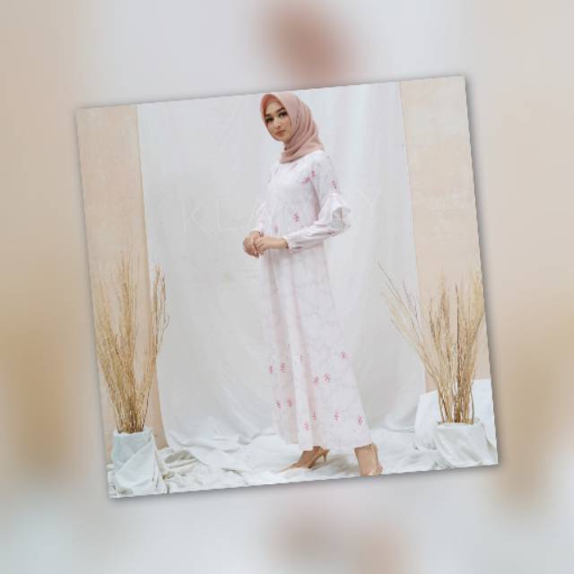Amara dress Wearing Klamby PRELOVED