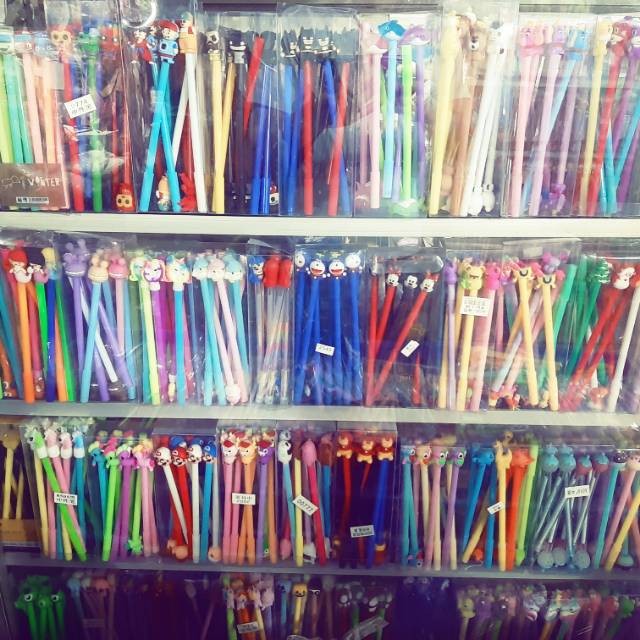 

Pulpen Gel Karakter Random