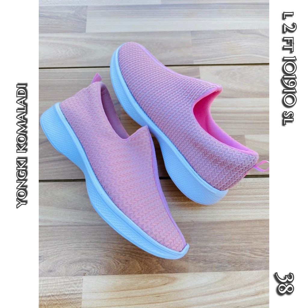 sepatu sport pink tanpa tali