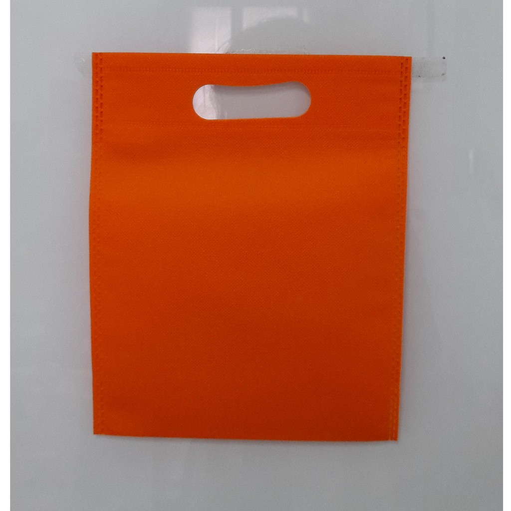 

Tas Press Spunbound Oval Goodie Bag Tas Belanja Warna Orens 20 cm x 25 cm