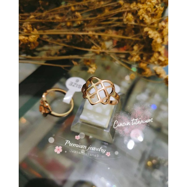 Cincin Titanium Ikatan Cinta Gold