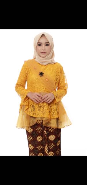 Kebaya selendang