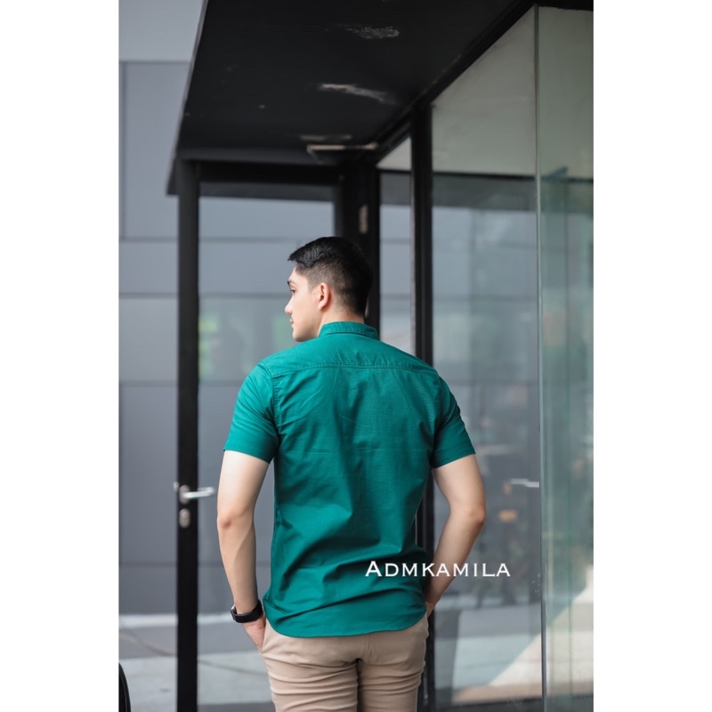 Kemeja pria polos slimfit kasual basic HeM lengan pendek hijau botol