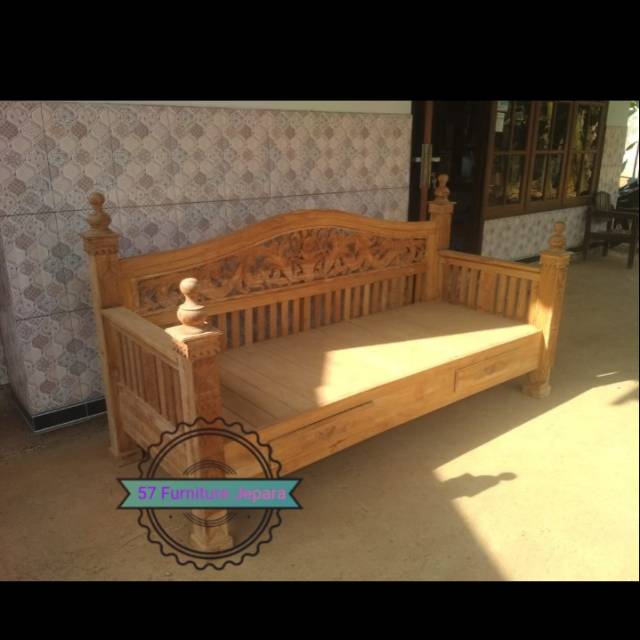 Kursi panjang hias pajangan ruang tamu - Bangku bale bale ukir jati Jepara