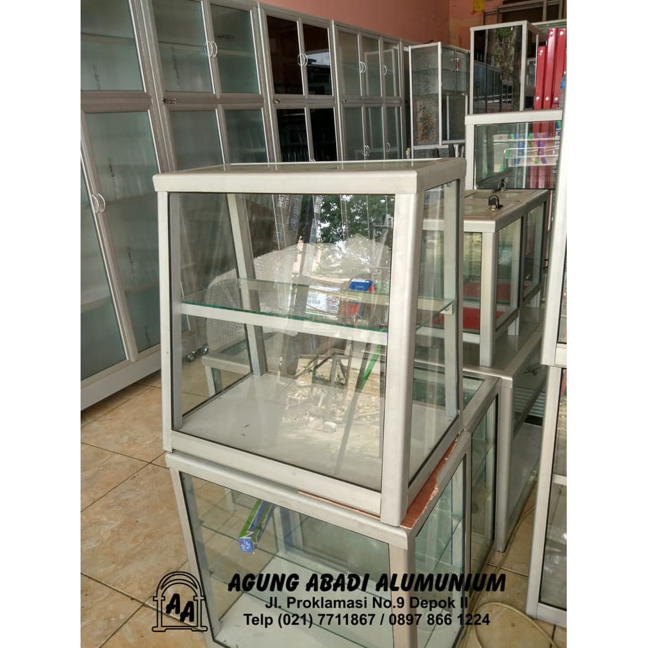 ETALASE KACA MIRING - TANPA KUNCI