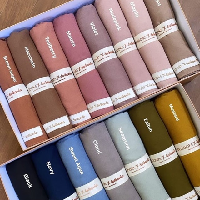 [READY STOCK] voal uwi vol.3 nhs.look x dwihanda