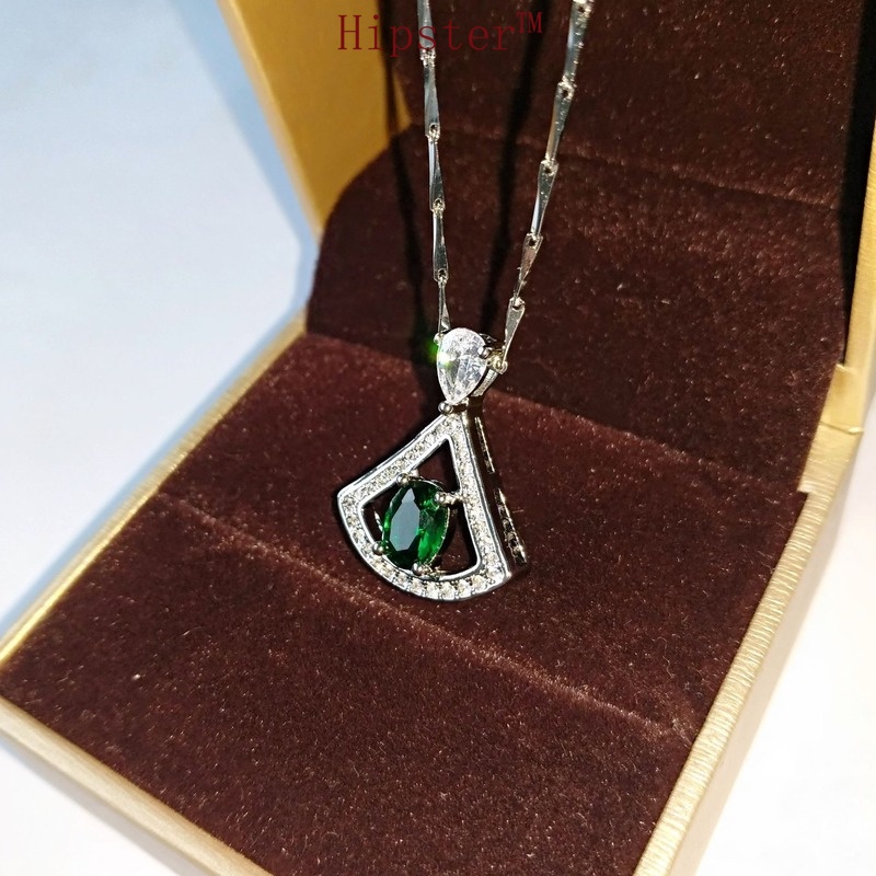 Full Diamond Light Luxury Temperament Hollow Sector Emerald Pendant Platinum Necklace