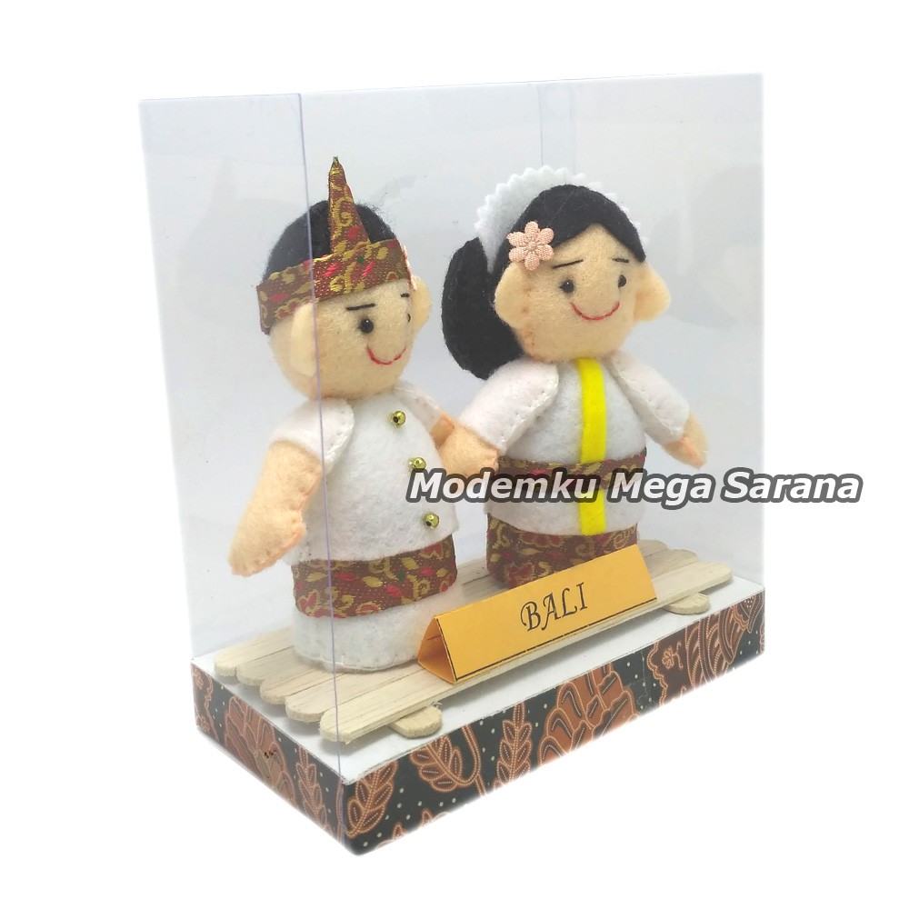 Boneka Pakaian Adat Bali