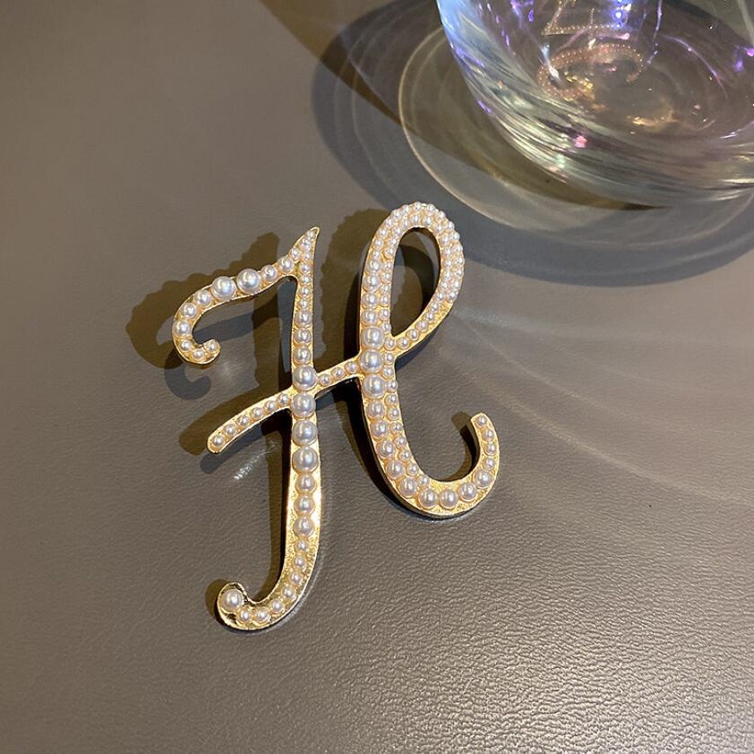 Bros Bentuk Huruf M Aksen Mutiara Warna Emas Untuk Wanita