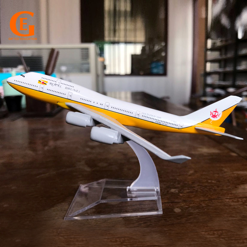 Mainan Model Pesawat Terbang Royal Brunei Boeing 747 B747 Bahan Alloy Die-cast Metal Ukuran 16CM