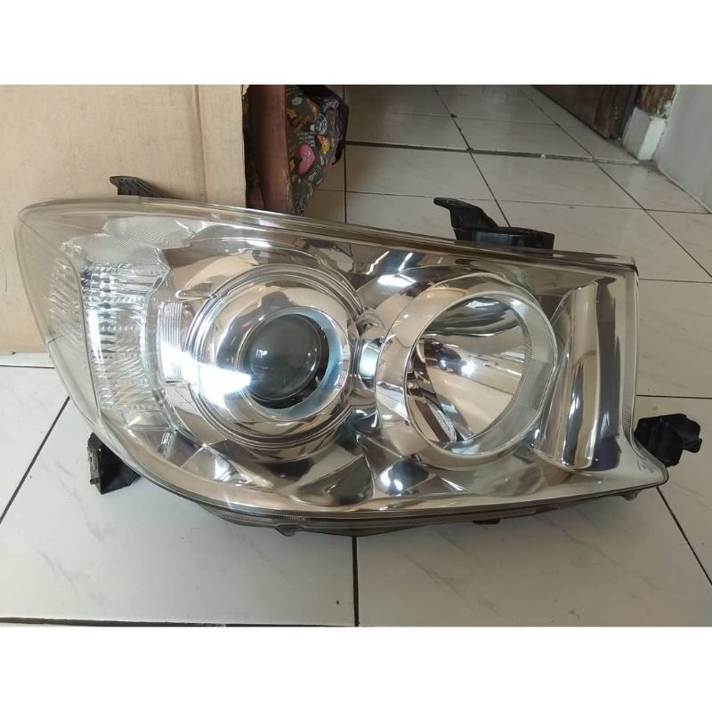 headlamp toyota fortuner 2010