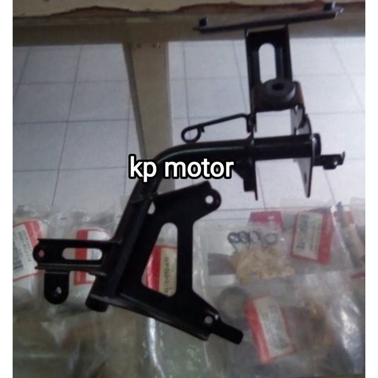 Stay cover panel dudukan reflektor vario 150 old ori