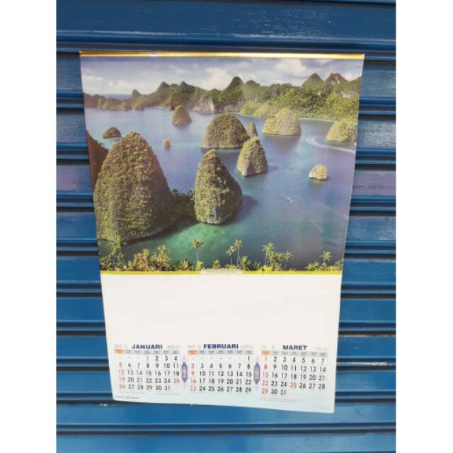 Kalender dinding Triwulan Pro Raja Ampat tahun 2020