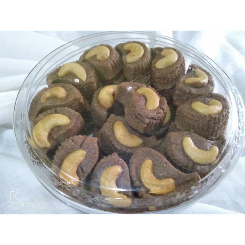 

Kue Coklat Kacang Mede 500gr