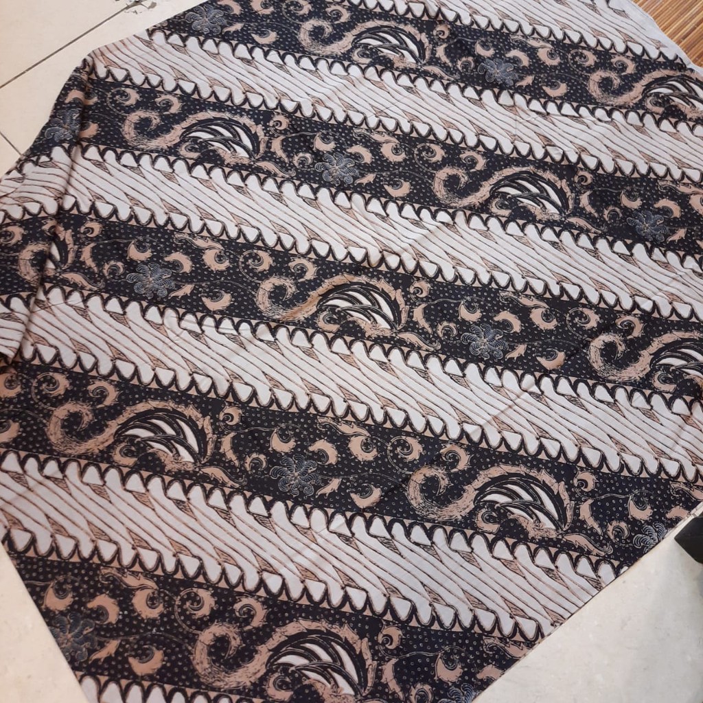 Kain Jarik Batik SOLO Lawasan Motif Kembangan Parang