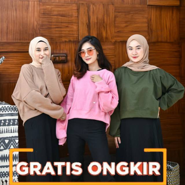 Oversize Crop Sweater Wanita / Sweater Crop Oversize Crewneck