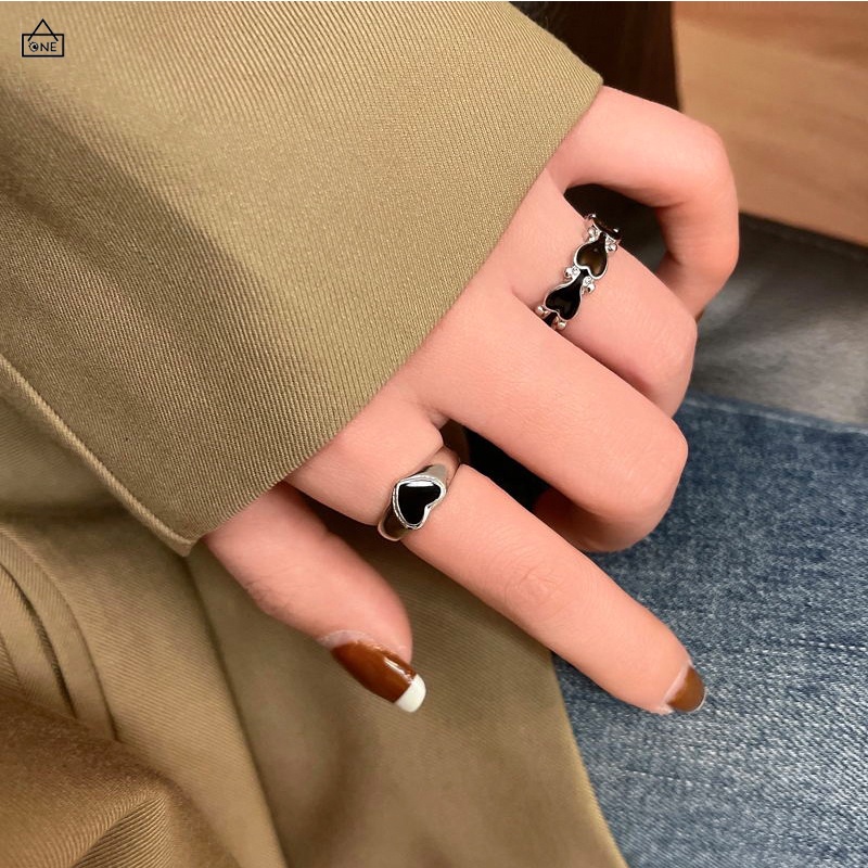 COD❤️Korea love cinta Ins Baru Hip-Hop Hitam Cinta Retro Cincin Gadis Kepribadian Cincin Sederhana-A.one