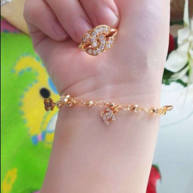 gelang free cincin motif Chanel,gelang titanium asli anti luntur anti karat,gelang perhiasan fashion wanita terbaru perhiasan mirip mas asli, perhiasan berlapis emas 24 k