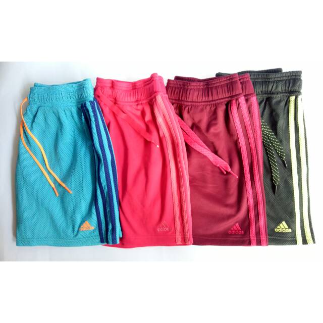 Celana pendek adidas