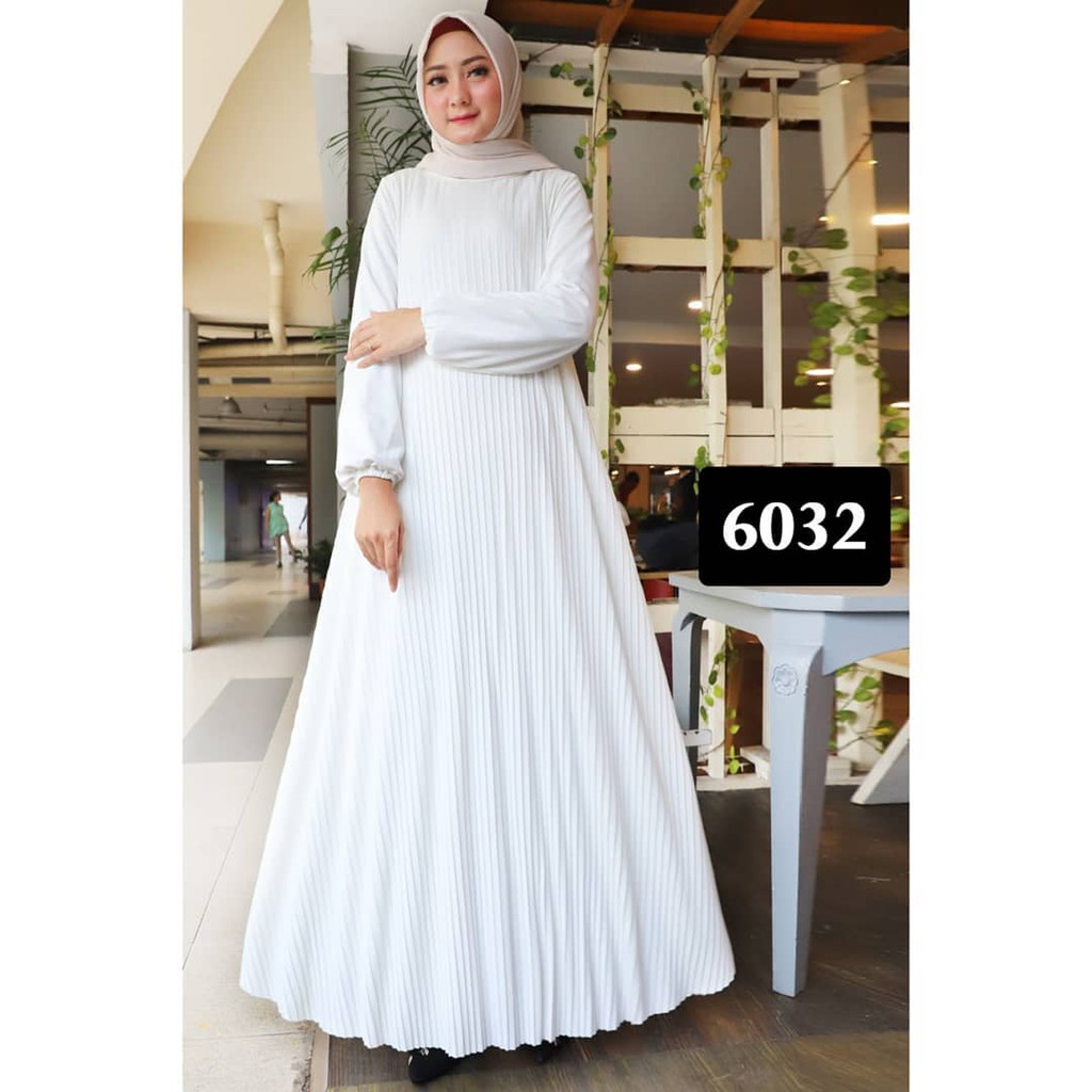 Gamis Plisket Warna Putih