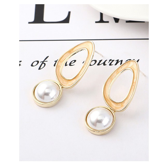 LRC Anting Fashion 14k Gold Plated Gold Pearl Openwork S925 Silver Needle Earrings Y62767