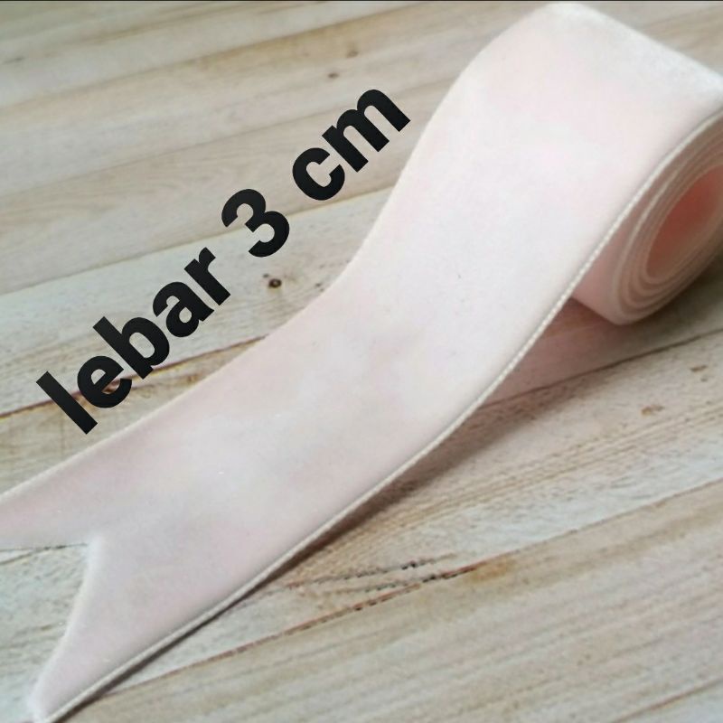 

per rol 15 meter,pita bludru warna peach lebar 3 cm