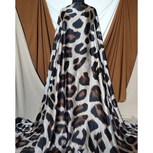 Kain Sutra Panjang 3 7m Satin Silk Sutera Motif Leopard Shopee Indonesia