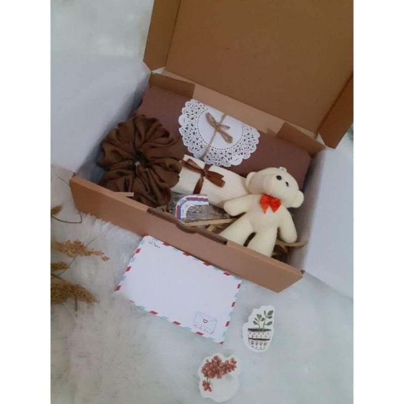 

Hampers Gift Box Hijab Bella Square Kado Untuk Cewek Ultah Anniversary Wisuda Murah