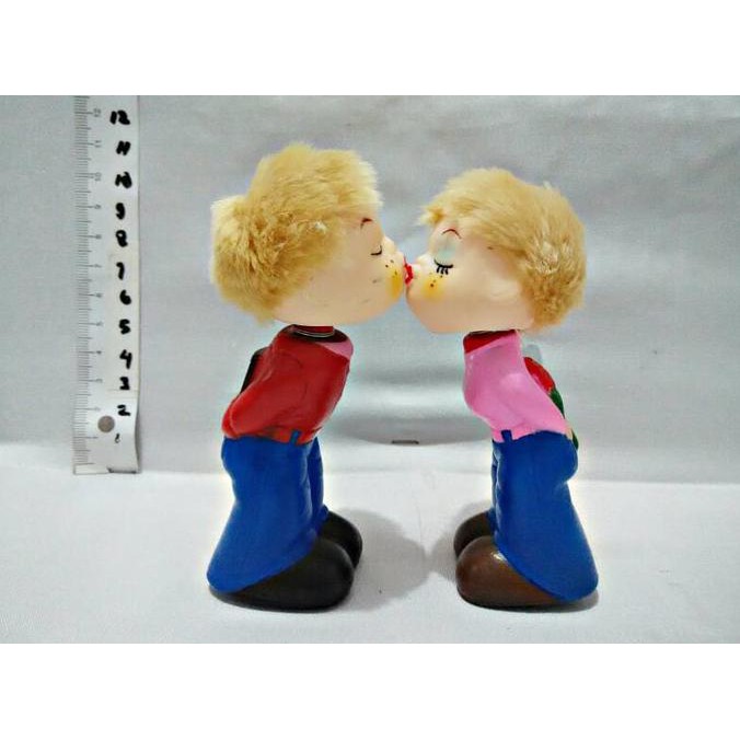 Dori - Dori ( Boneka Kepala Goyang ) Kissing