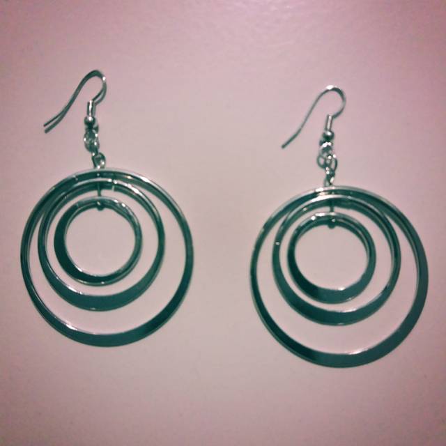 Anting Bulat Berbentuk Besar