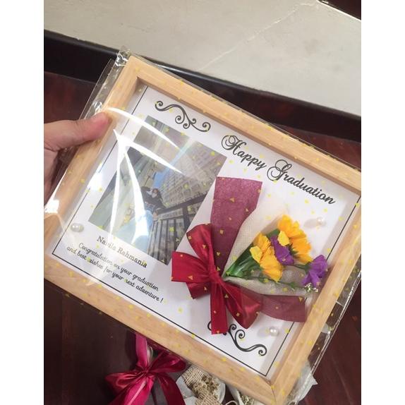 

READY [CUSTOM] 3D Flower in Frame Bucket Boneka Beruang Bear Hadiah Wisuda Ulang Tahun Rustic Bunga Kering RE2100