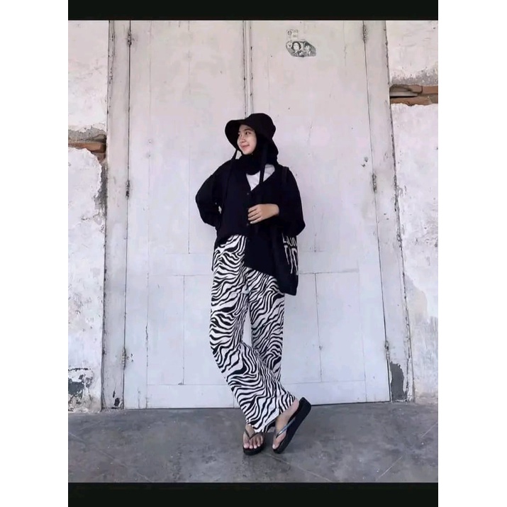 Celana Panjang Wanita HW Full Karet Tali Kulot Zebra High Waist Motif Sapi Kekinian Korea Terbaru // CELANA KULOT ZEBRA HW // KULOT ZEBRA WANITA / KULOT ANIMAL/BEST SELLER!! // KULOT ZEBRA VIRAL BEST SELLER 2022