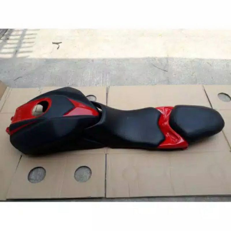 KONDOM TANGKI DAN JOK PISAH CB 150R OLD / JOK PISAH DAN KONDOM TANGKI HONDA CB 150