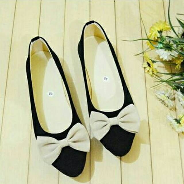 

Flatshoes bulat pita besar