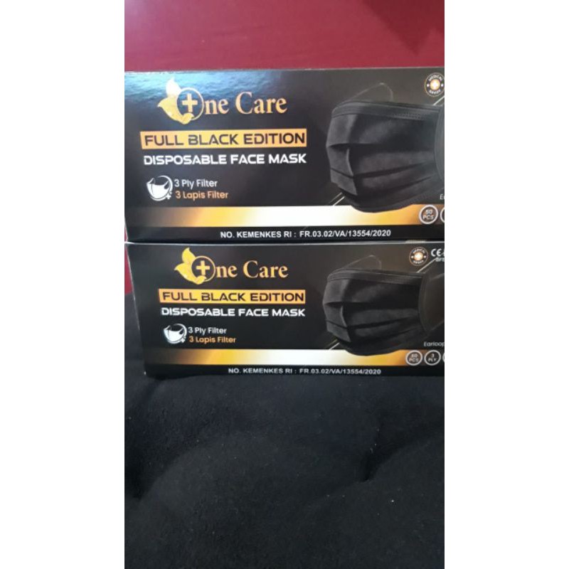 Masker OneCare black edition earloop (FULL BLACK) embos 0necare 3ply 50pcs/box