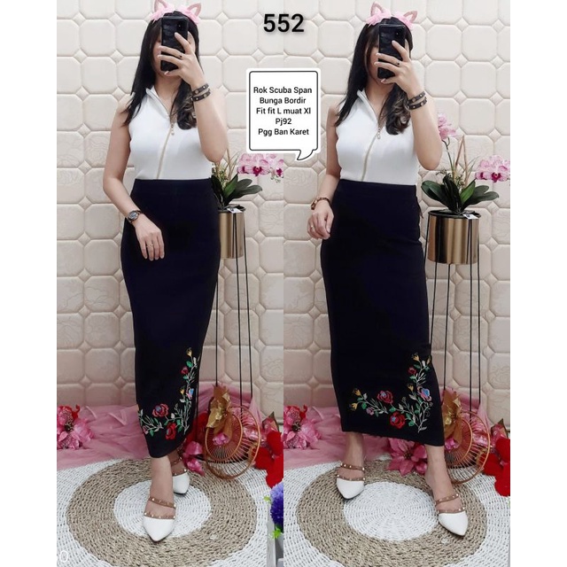552 rok span pj motif bunga bordir,fit l-xl.Bahan adem scuba.order tanya stok y