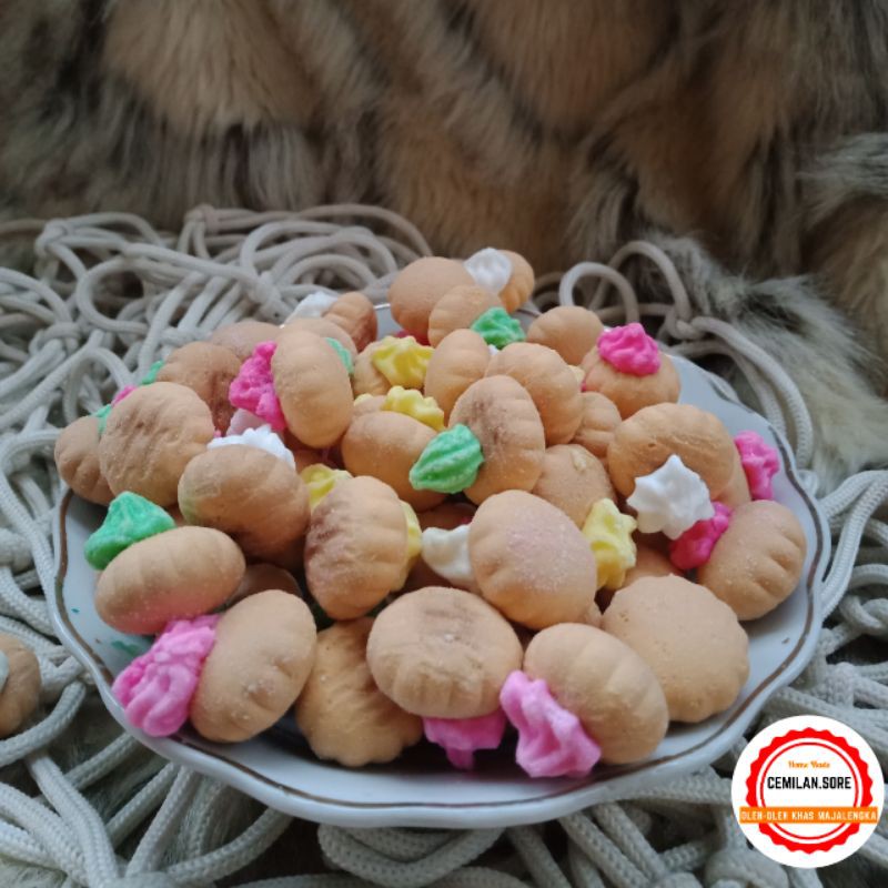 

Kue Monas / Kue Kancing Cemilan Jadul Khas Majalengka