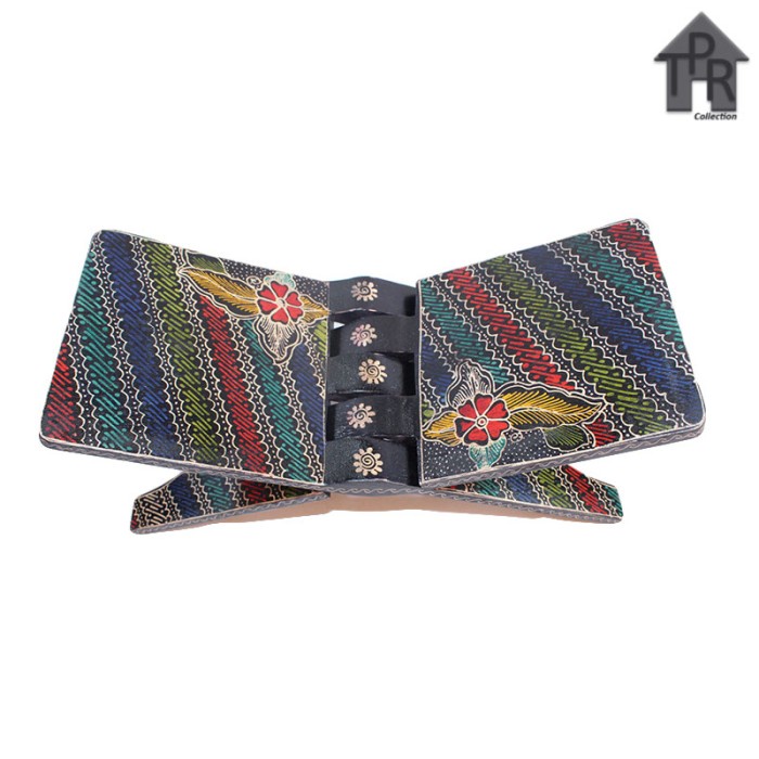 

Cantik Rekal Stand Buku Kayu Batik / Motif Parang-I Bunga - L Trendi