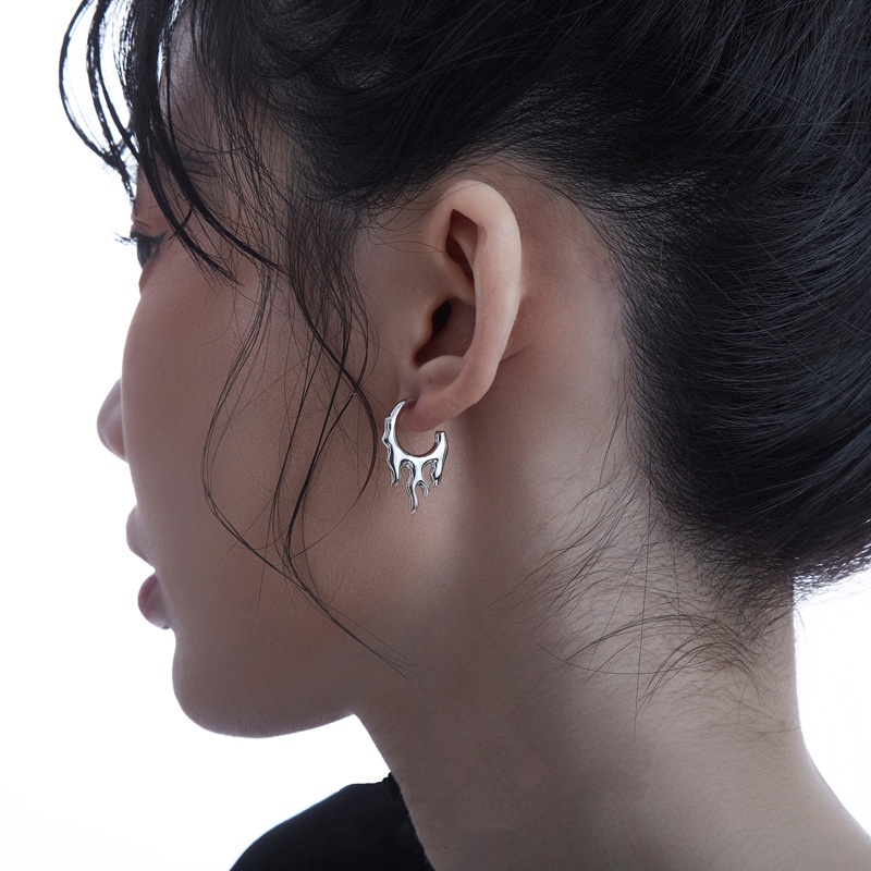1 Pasang Anting Stud Bentuk Api Tidak Teratur Gaya Punk Untuk Wanita