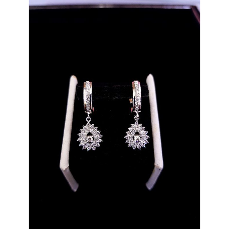 giwang jepit tetes air model terbaru berlian