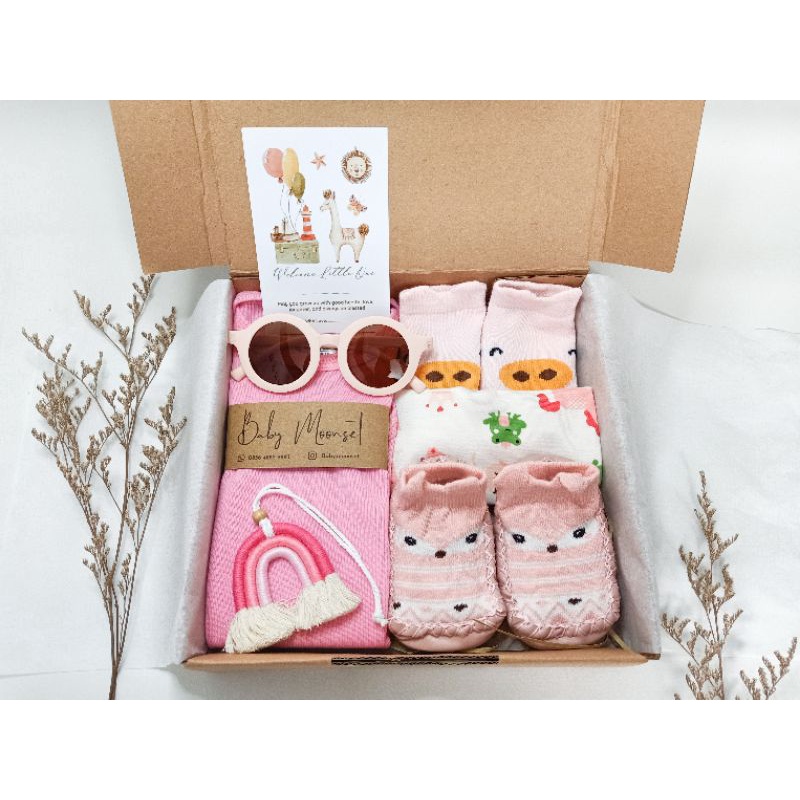 hampers bayi hadiah kado bayi perempuan set premiumselimut bayi jumper bayi sepatu bayi by baby moonset