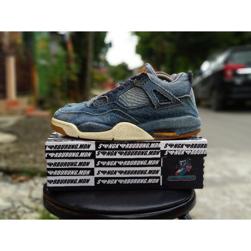 Air Jordan 4 Levis
